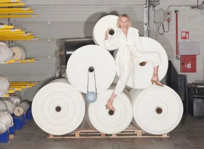 易烊千璽官宣阿瑪尼代言、劉亦菲發超A廣告片、Chloé女孩向前沖